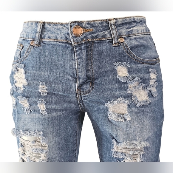 VIP Jeans Junior Size 5/6 Destroyed Acid Wash Skinny Lowrise Crop Jeans - Picture 2 of 6